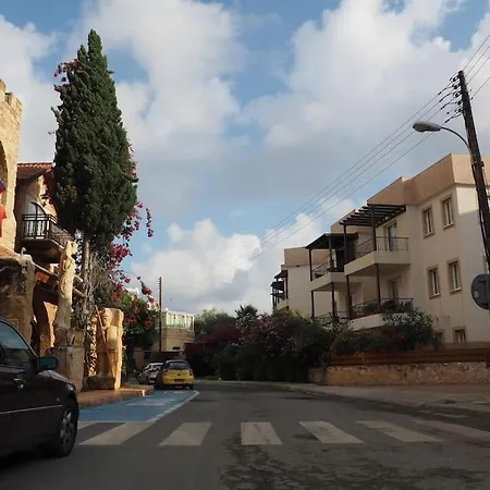 Apartment A Stone's Throw From Everything Paphos