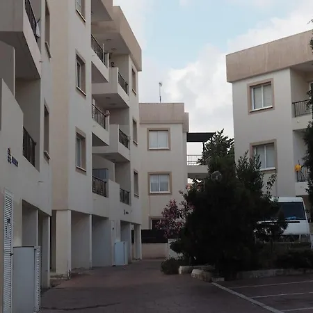 A Stone's Throw From Everything Apartamento Paphos
