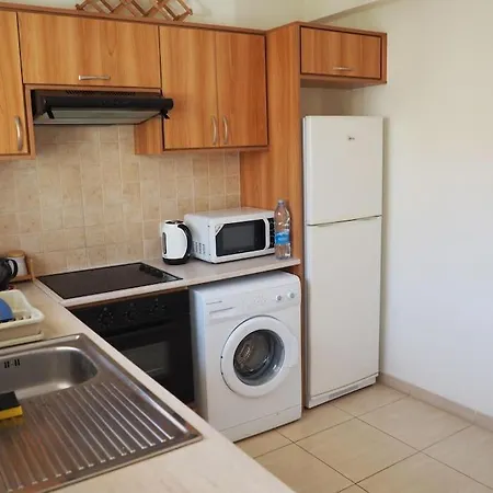 A Stone's Throw From Everything Διαμέρισμα Πάφος