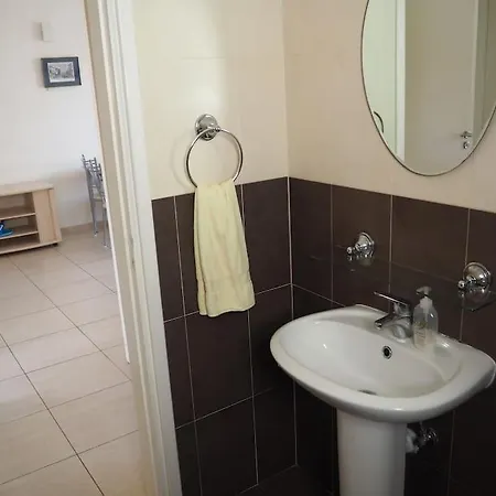 A Stone's Throw From Everything 公寓