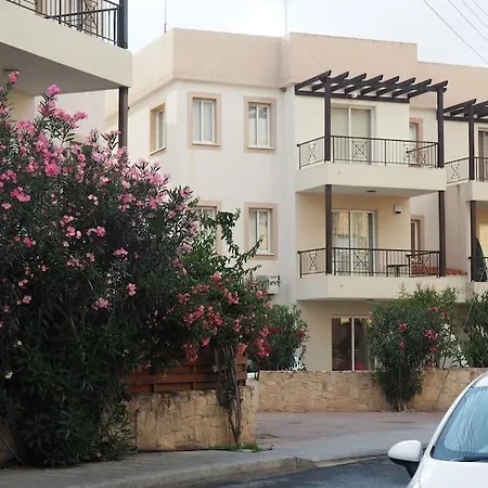 公寓 A Stone's Throw From Everything Paphos