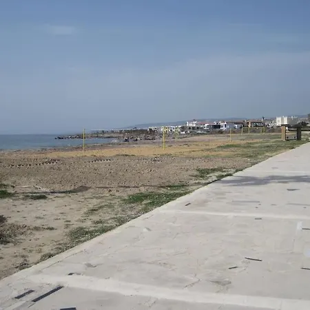 A Stone's Throw From Everything 公寓 Paphos