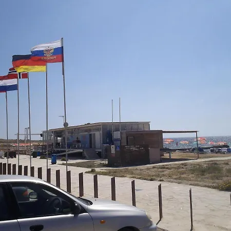 アパート A Stone's Throw From Everything *