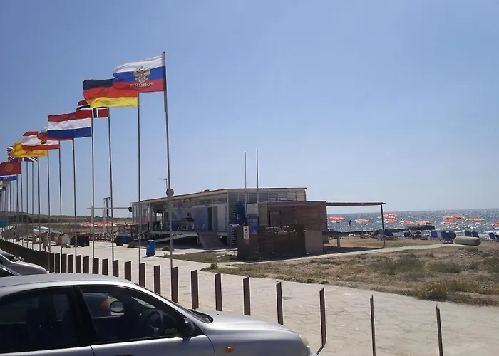 アパート A Stone's Throw From Everything *