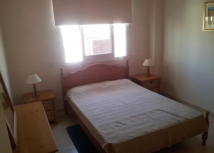 A Stone's Throw From Everything * パ フォス